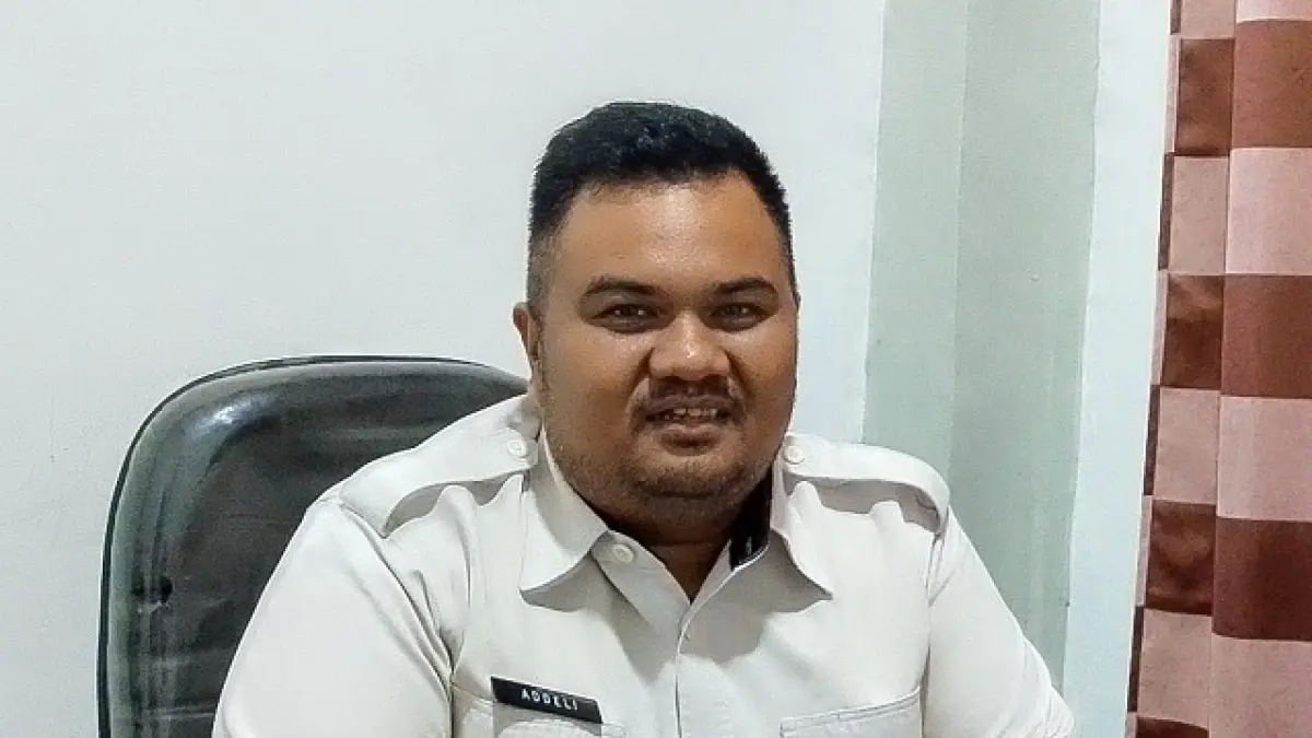 Kepala Bidang Mutasi dan Promosi ASN pada BKPSDM Seruyan Addeli saat ditemui di ruang kerjanya, Selasa (21/7). (RIFANI/RADAR SAMPIT) 