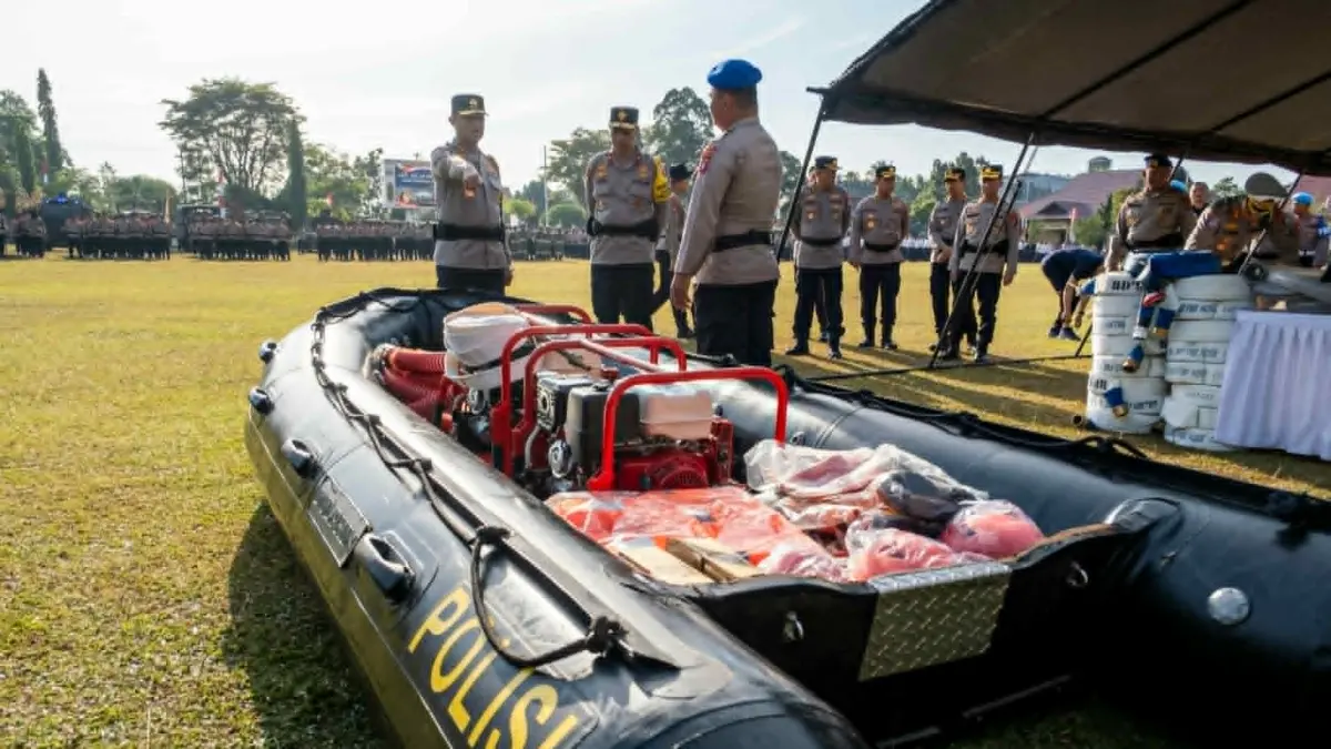 Pengecekan sarana dan prasarana di Mapolda Kalteng untuk penanganan karhutla, dalam apel gabungan pada Selasa (21/7).(dok.dodi/radarsampit)