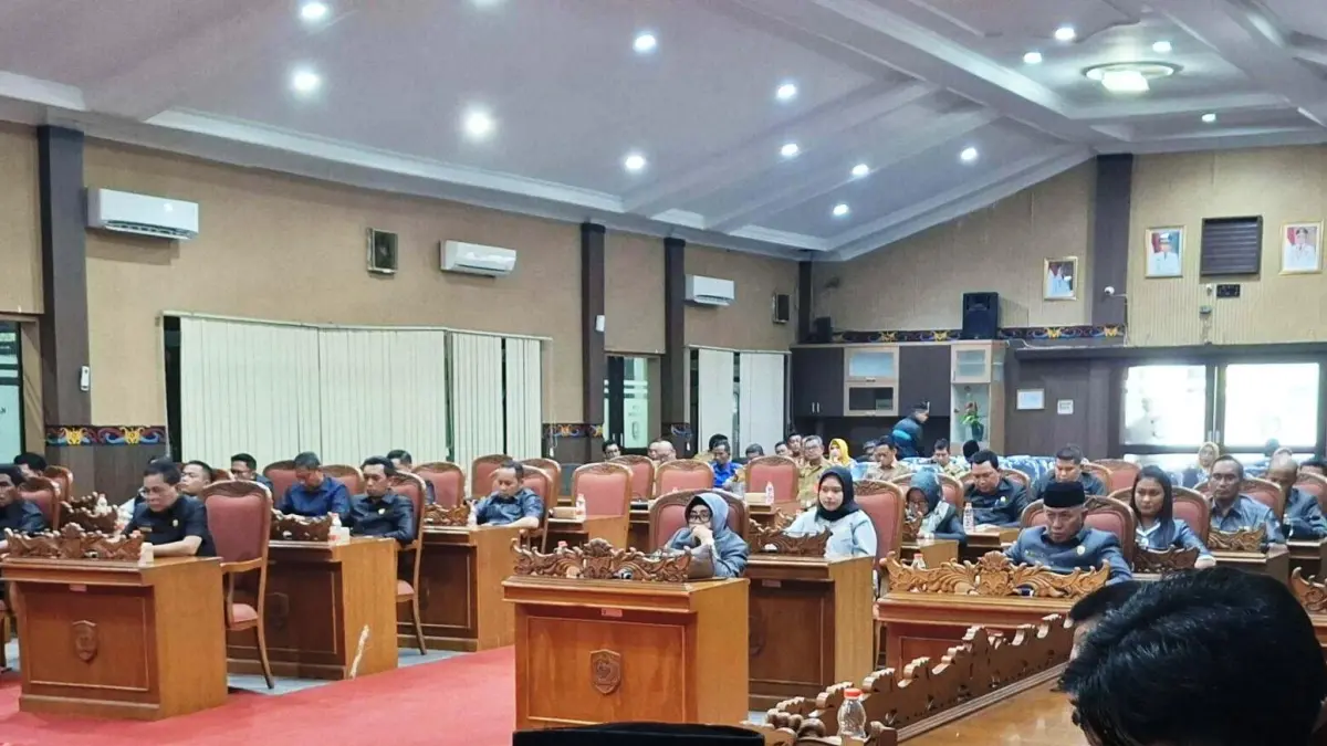 Suasana rapat paripurna di DPRD Kotim, beberapa waktu lalu. (dok/radarsampit)