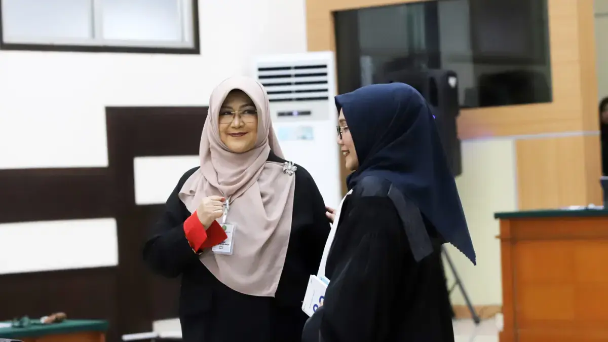 Terdakwa kasus dugaan fitnah dan pencemaran nama baik terkait keaslian ijazah Presiden ke-7 RI Joko Widodo, Tifauzia Tyassuma atau Dokter Tifa menjalani sidang perdananya di Pengadilan Negeri Jakarta Timur, Jakarta, Kamis (2/7/2026). (Dery Ridwansah/JawaPos.com)