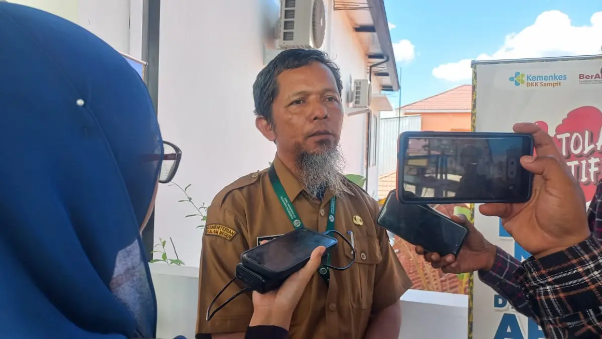 Kepala Bidang P2P Dinkes Kotim, Nugroho Kuncoro Yudho, saat diwawancarai awak media.  (Akbar/Radar Sampit)
