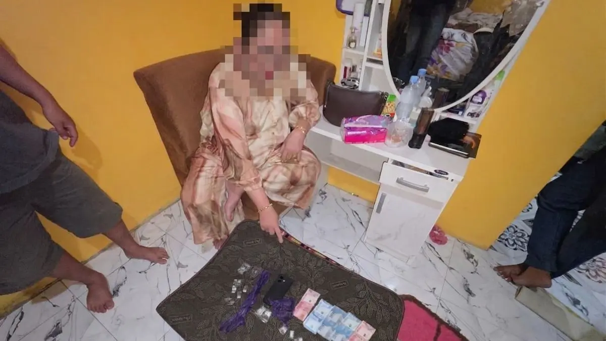 NARKOBA : Seorang ibu rumah tangga (IRT) di Kotim ditangkap petugas karena terlibat narkoba. FOTO: IST/RADAR SAMPIT