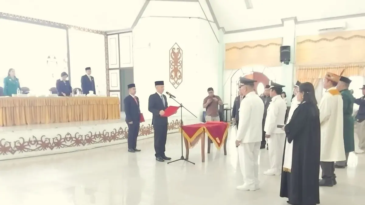 PELANTIKAN : Bupati Gumas Jaya Samaya Monong melantik ratusan ASN pada jabatan administrator, pengawas, fungsional dan kepala puskesmas di GPU Damang Batu, Kuala Kurun, Rabu (22/7/2026) sore. FOTO : ARHAM SAID/RADAR SAMPIT