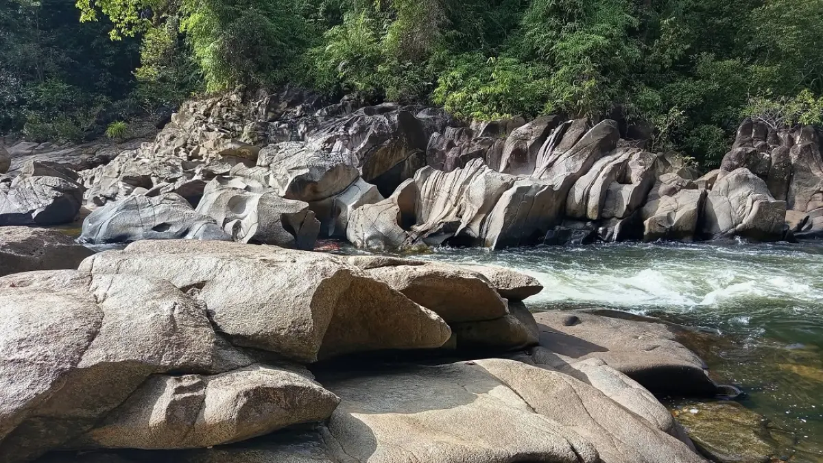 Wisata alam Riam Bahu Burung di Kecamatan Bulik Timur, Lamandau. (RIA/RADAR SAMPIT)&nbsp;