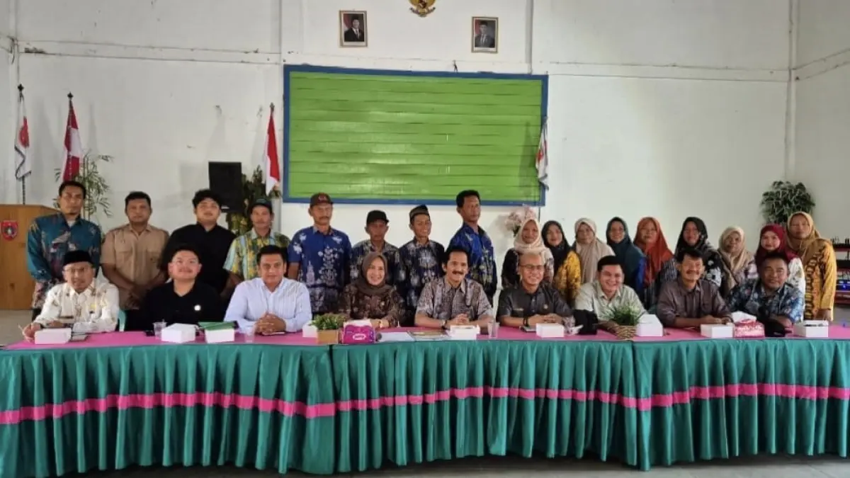 Anggota DPRD dari Daerah Pemilihan Kobar I melaksanakan reses ke Desa Kumpai Batu Bawah, Kecamatan Arut Selatan. (SYAMSUDIN/RADAR SAMPIT)&nbsp;