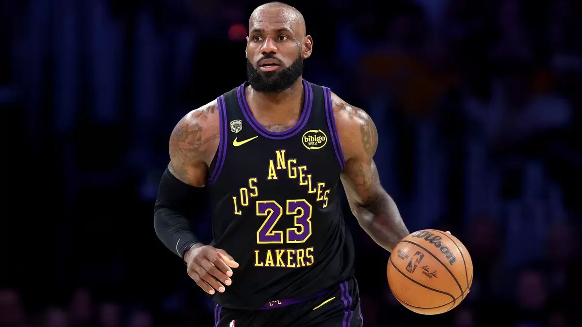 LeBron James, saat membela LA Lakers. (net)