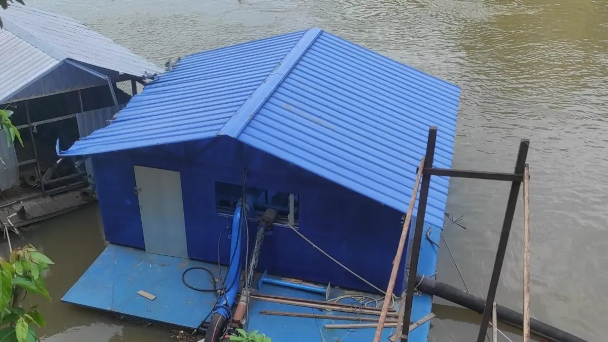 Surutnya debit Sungai Lamandau tak berpengaruh terhadap pasokan air bersih yang dikelola Perumdam Tirta Lamandau.(ist)