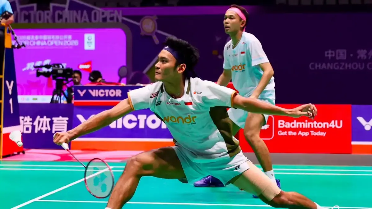 Aksi ganda putra Indonesia, Fajar Alfian/Muhammad Shohibul Fikri saat tampil di China Open 2026.(net)