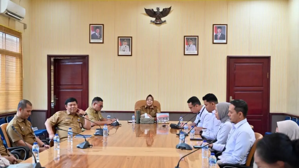 Audiensi PT PLN Persero dengan Pemerintah Kabupaten Kotawaringin Barat di ruang rapat Bupati Kobar, Senin 27 Juli 2026. (Istimewa/Radar Sampit)