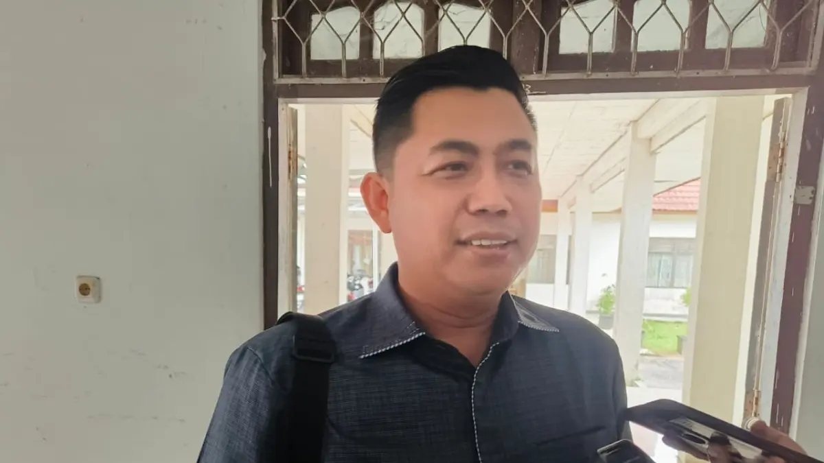 Sekretaris Komisi II DPRD Kotim, M. Kurniawan Anwar, saat diwawancarai awak media.  (Akbar/Radar Sampit)