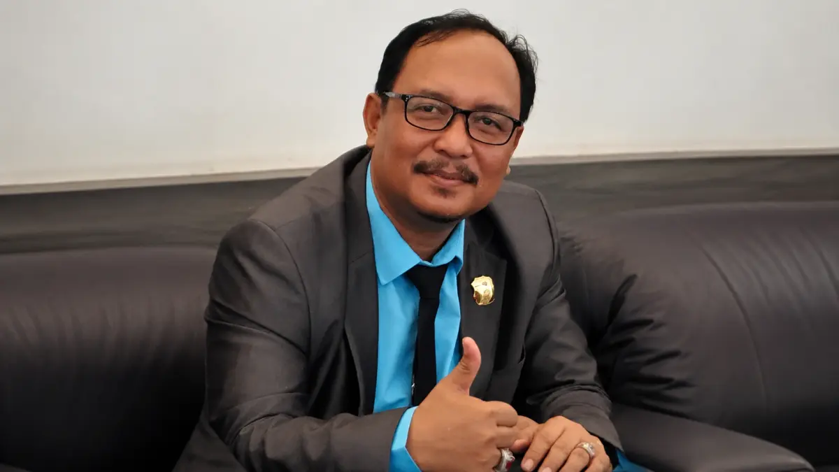 ADV. DR. MAHDIANUR, S.H., M.H., CIL., CLA., CPL., ACIArb., CRA., CPCLE., CPM.,? CPCLE., CPA., CICL
PREDIDEN PERMADIN
