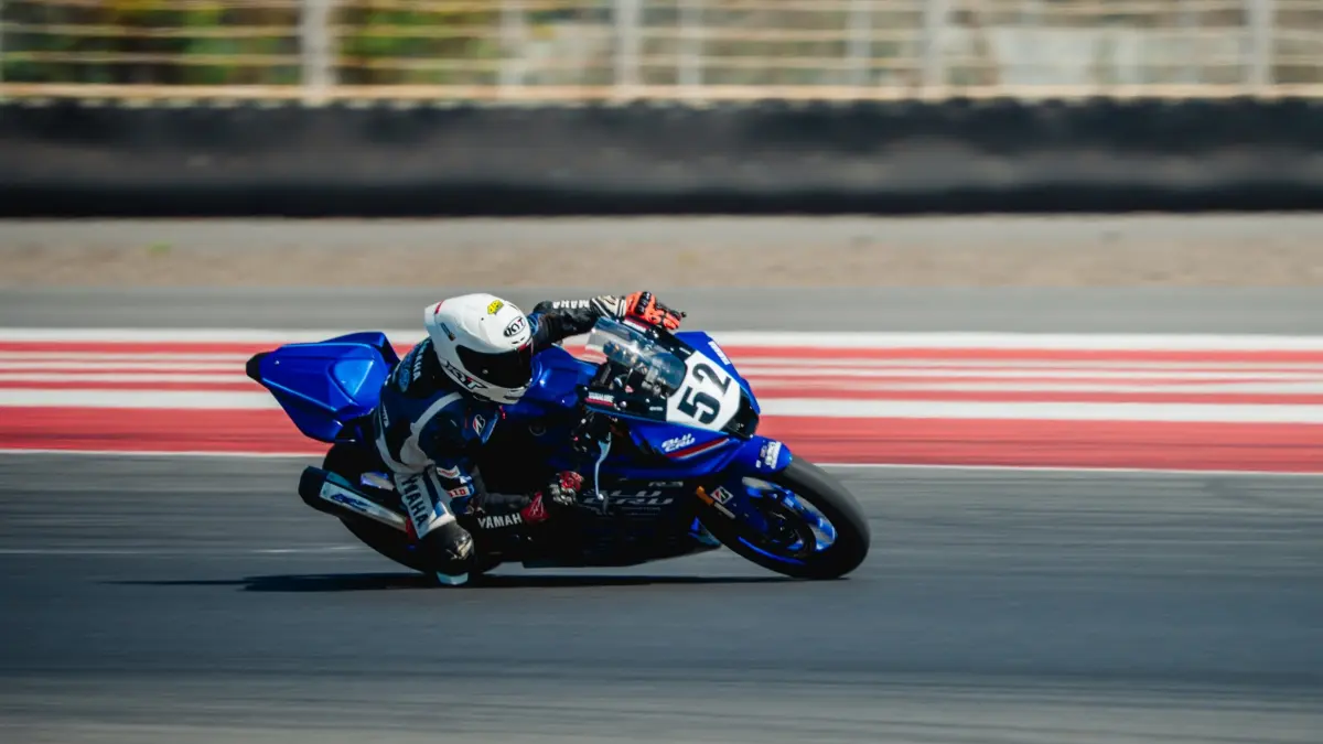 M. Abid Ashar Musyafa meraih pole position seri 3 R3 BLU CRU Asia Pacific Championship di sirkuit internasional Mandalika. (ist/yamaha)