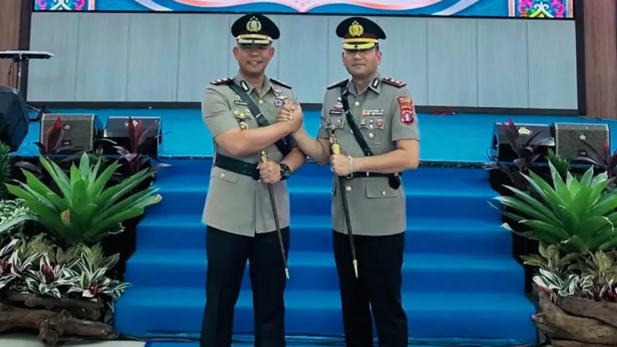 AKBP Joko Handono menjalani proses serah terima jabatan (sertijab) kepada pejabat baru AKBP Eko Yusmiarto di Aula Arya Dharma Polda Kalteng, Palangka Raya, Rabu (29/7). &nbsp; (HUMAS POLRES LAMANDAU)&nbsp;