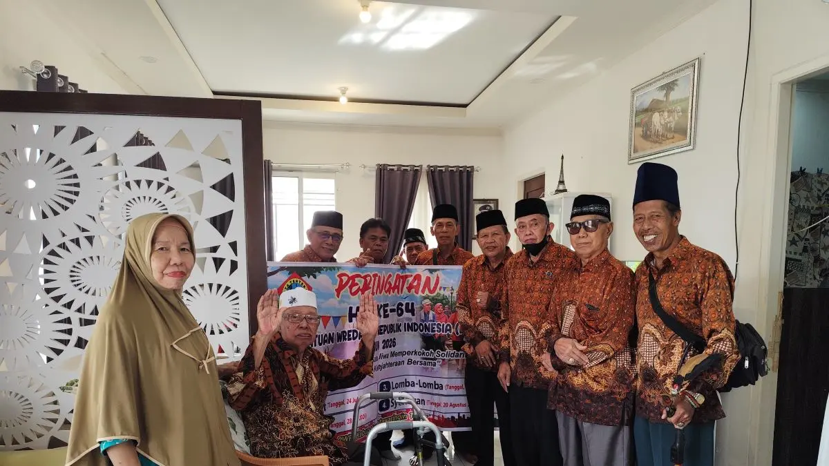 ANJANGSANA: Pengurus PWRI Kotim melakukan anjangsana ke kediaman senior PWRI Kotim, Selasa (28/7). FOTO: YUNI/RADAR SAMPIT 