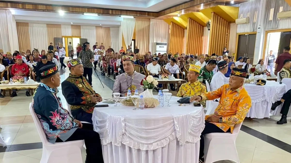 Bupati Lamandau Rizky Aditya Putra menghadiri Hari Jadi ke-1 Majelis Dayak Tomun (MDT)&nbsp; di GPU Lantang Torang, Kabupaten Lamandau, Rabu (29/7).&nbsp;(FOTO: BIB) 

