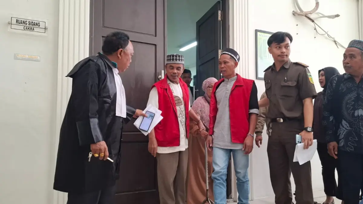 Kedua terdakwa hanya berprofesi sebagai pelangsir atau pengangkut buah sawit untuk mendapatkan upah, bukan pelaku yang mengambil buah sawit dari kebun