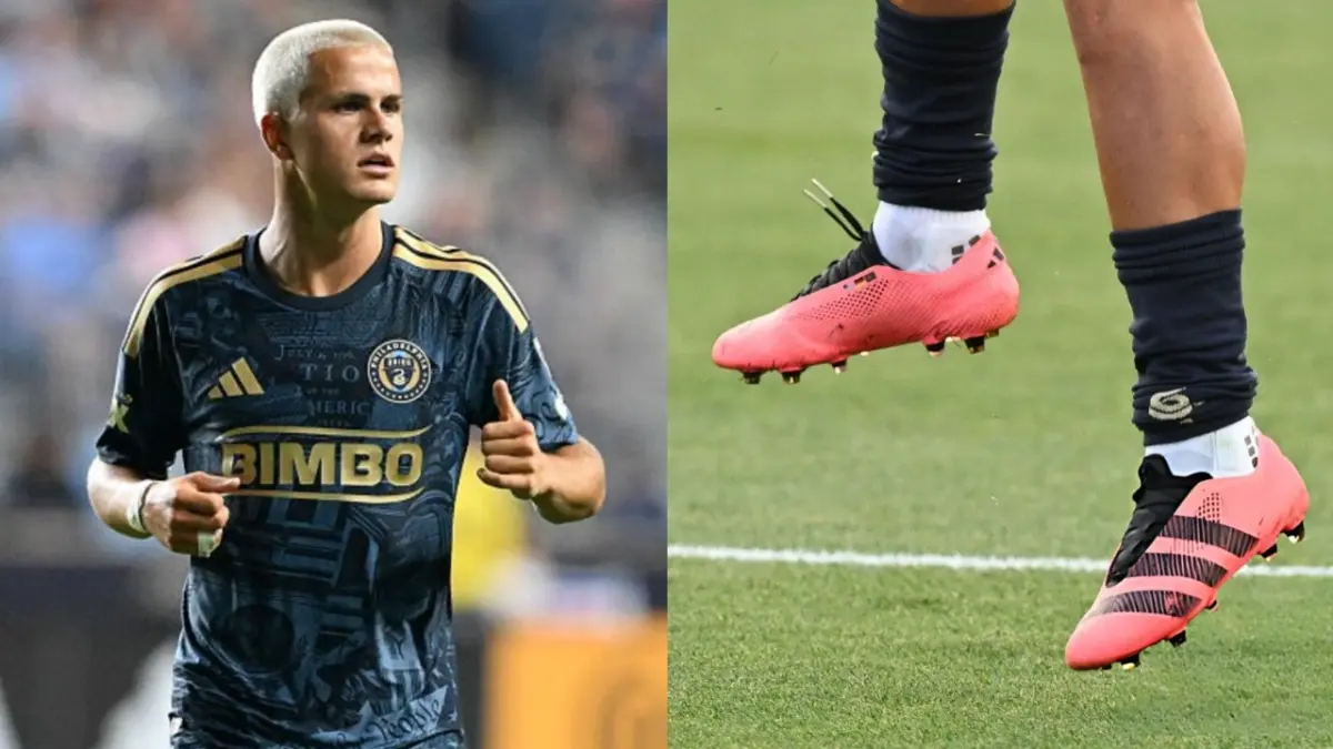 Pemain timnas Amerika Serikat, Cavan Sullivan yang mengawali mengenakan sepatu bola hasil cetak 3 dimensi.(net)