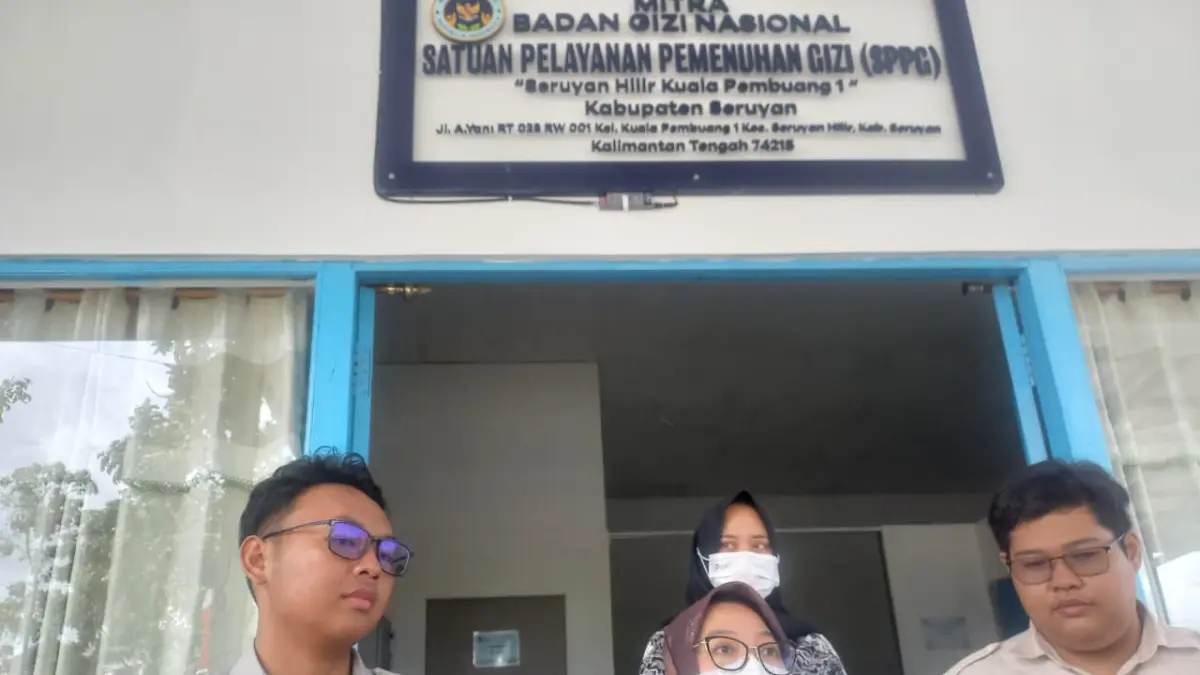 Ahli Gizi penyedia MBG dari SPPG Seruyan Hilir Kuala Pembuang 1, Virda Amalia saat memberikan keterangan pers di hadapan awak media. (Rifani/Radar Sampit) 