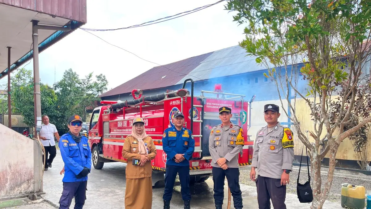 AIR BERSIH: Pendistribusian air bersih di beberapa desa wilayah Kecamatan Mentaya Hilir Selatan, baru-baru ini. FOTO : IST/RADAR SAMPIT