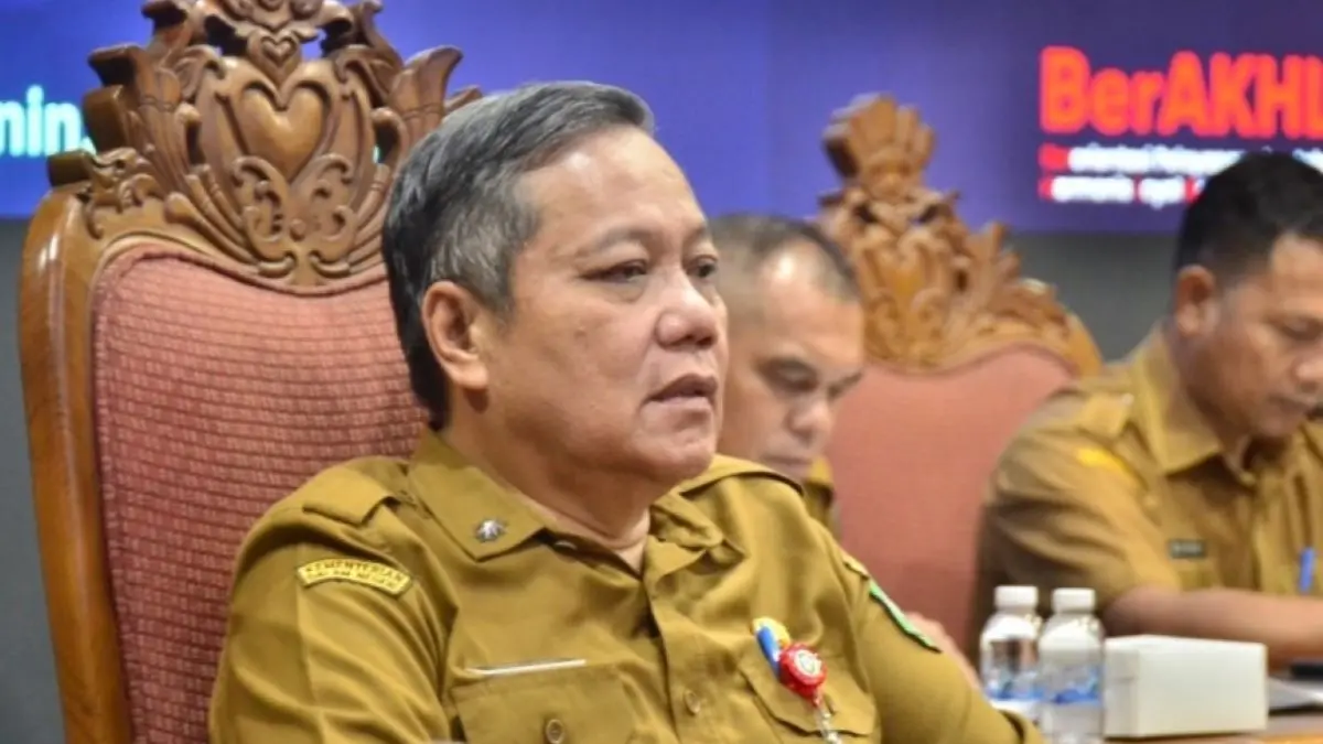 PARIPURNA: Pj Sekda Kotim Umar Kaderi saat menghadiri Rapat Paripurna ke-11, Penyampaian Laporan Hasil Reses DPRD Kotim, Senin (27/7). FOTO: DPRD KOTIM/RADAR SAMPIT 