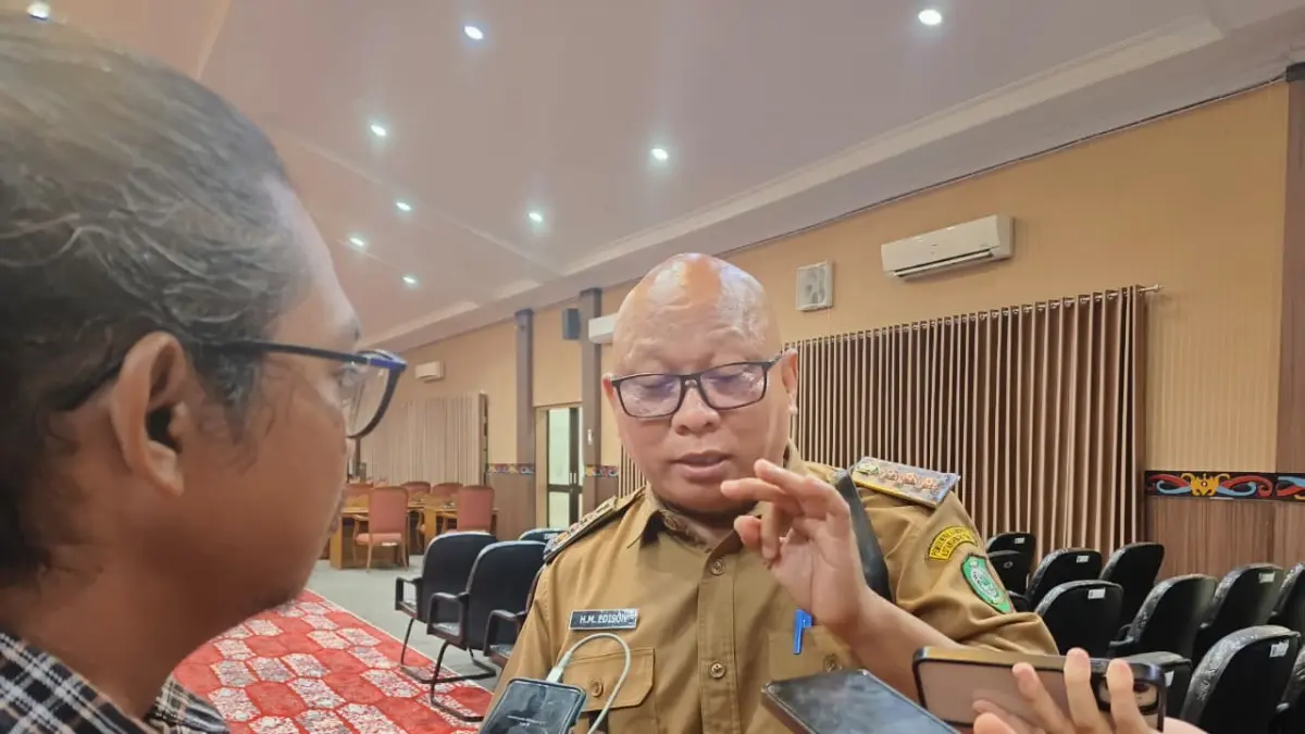 Camat Mentaya Hulu, Edison, optimistis seluruh desa di Kecamatan Mentaya Hulu dapat menikmati layanan listrik PLN pada tahun ini.  (Akbar/Radar Sampit)