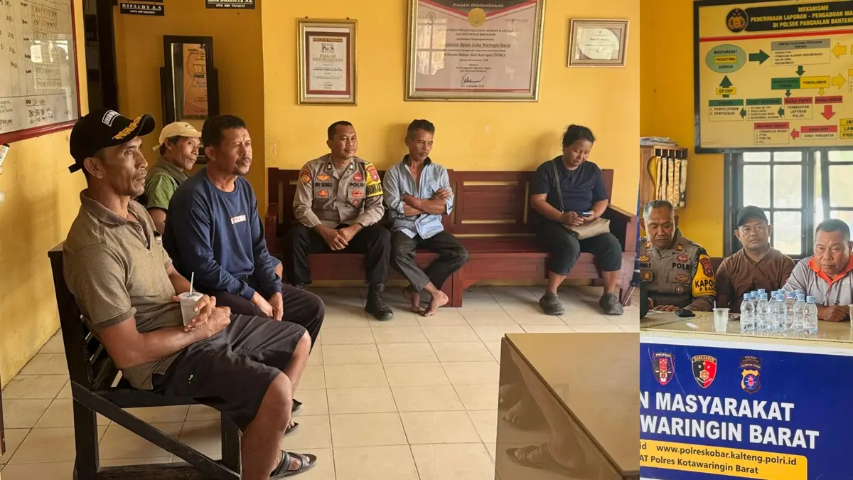 MEDIASI: Proses mediasi perselisihan warga dengan pengusaha ular asap di RT 10 Desa Sungai Pakit, Kecamatan Pangkalan Banteng. (Polsek Pangkalan Banteng)