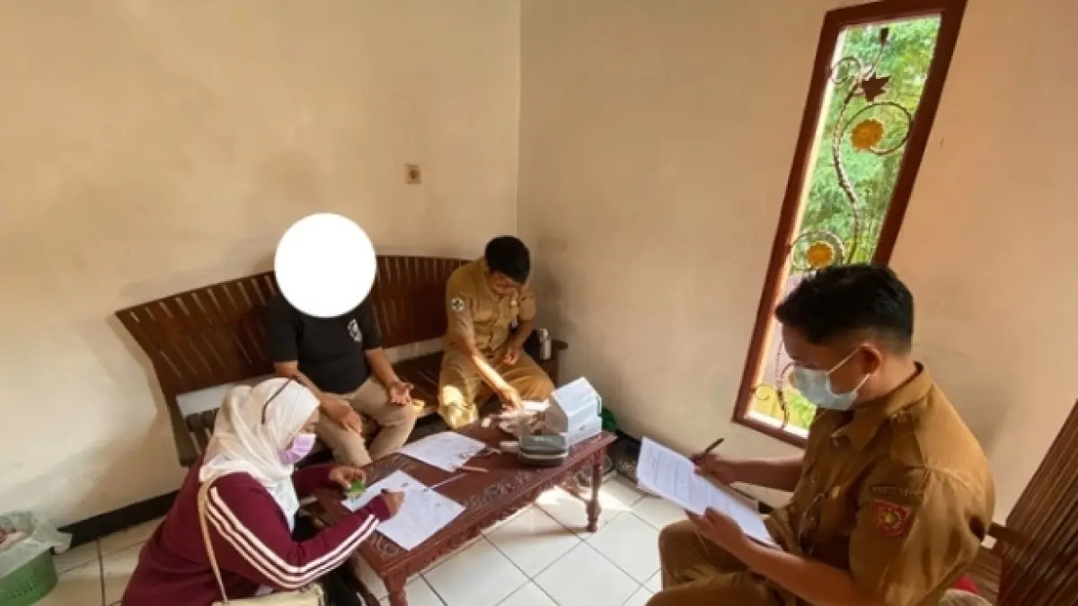 Dinas Kesehatan Kotawaringin Barat melaksanakan skrining HIV dan sifilis terhadap 15 orang dari kelompok populasi berisiko dan wanita pekerja seks. (ist) 