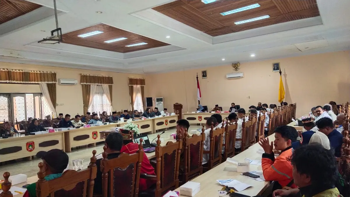 Sejumlah pihak dihadirkan dalam forum tersebut, di antaranya Pertamina, pengelola SPBU, Hiswana Migas, perwakilan pengemudi ojek online (ojol), Ormas TBBR, serta jajaran Pemerintah Kabupaten Kotawaringin Barat yang dipimpin langsung Wakil Bupati Suyanto. (Syamsudin/Radar Sampit)