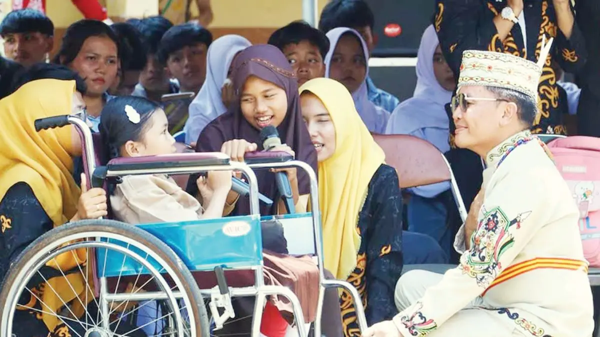 KUNJUNGAN: Gubernur Kalteng, Agustiar Sabran saat mengunjungi SMKN 1 Tanah Siang, Kabupaten Murung Raya. FOTO: MMC KALTENG/RADAR SAMPIT.
