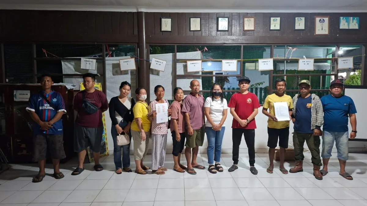 Para korban kebakaran di kawasan Pasar Besar Palangka Raya, setelah menyepakati penyelesaian secara kekeluargaan atas peristiwa yang dipicu oleh ulah seseorang berinisial D, Senin (3/8).(istimewa)