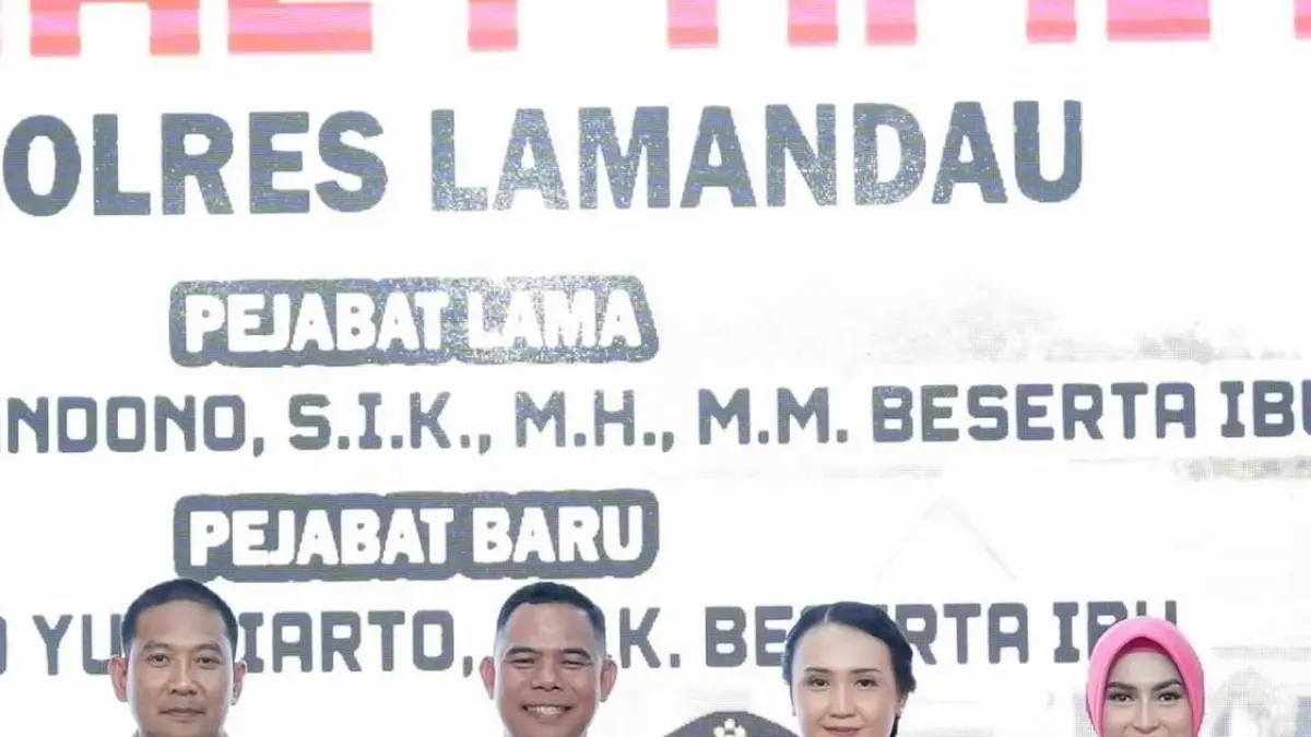 Pergantian Kapolres Lamandau dari AKBP Joko Handono kepada pejabat baru AKBP Eko Yusmiarto di GPU Lantang Torang, Kabupaten Lamandau, Jumat (31/7). &nbsp;&nbsp;(BIB) 