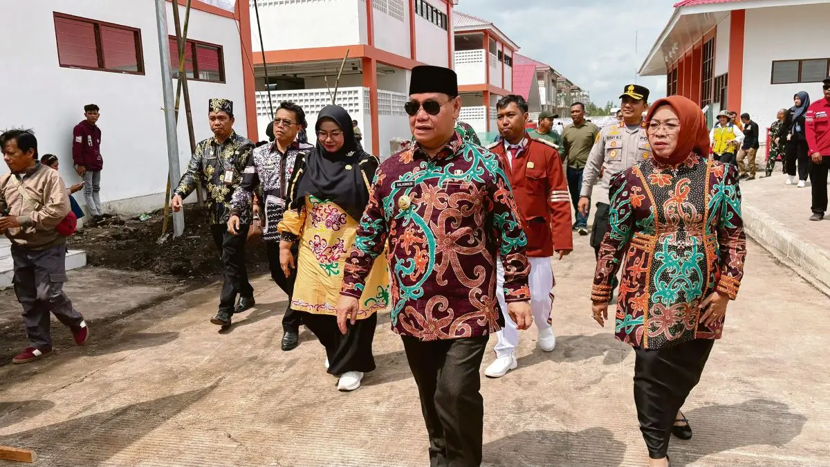 SEKOLAH RAKYAT: Bupati Kotim Halikinnor didampingi Ketua TP-PKK Kotim Khairiah Halikinnor, Wabup Kotim Irawati, unsur Forkopimda saat menghadiri Open House dan Pra-MPLS Sekolah Rakyat Terintegrasi 1 Kotim, Kamis (30/7/2026). FOTO: DOK.YUNI/RADAR SAMPIT 