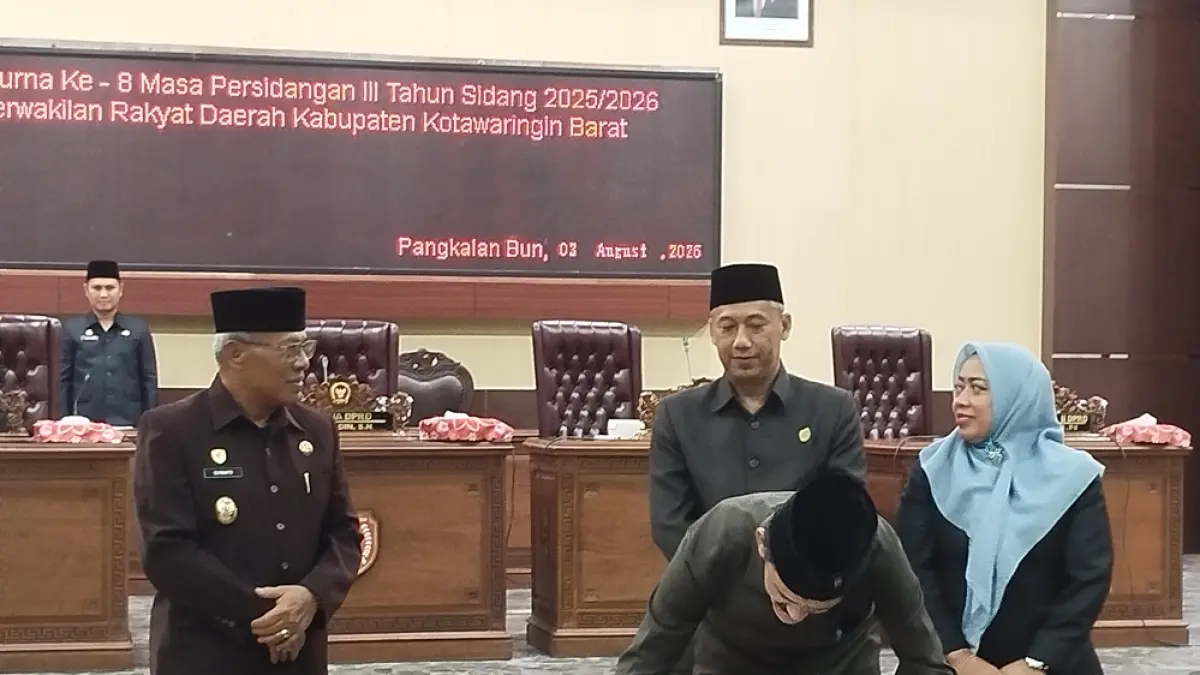 Penandatanganan kesepakatan KUA PPAS APBD Kotawaringin Barat Tahun 2027 oleh eksekutif dan legislatif. &nbsp;