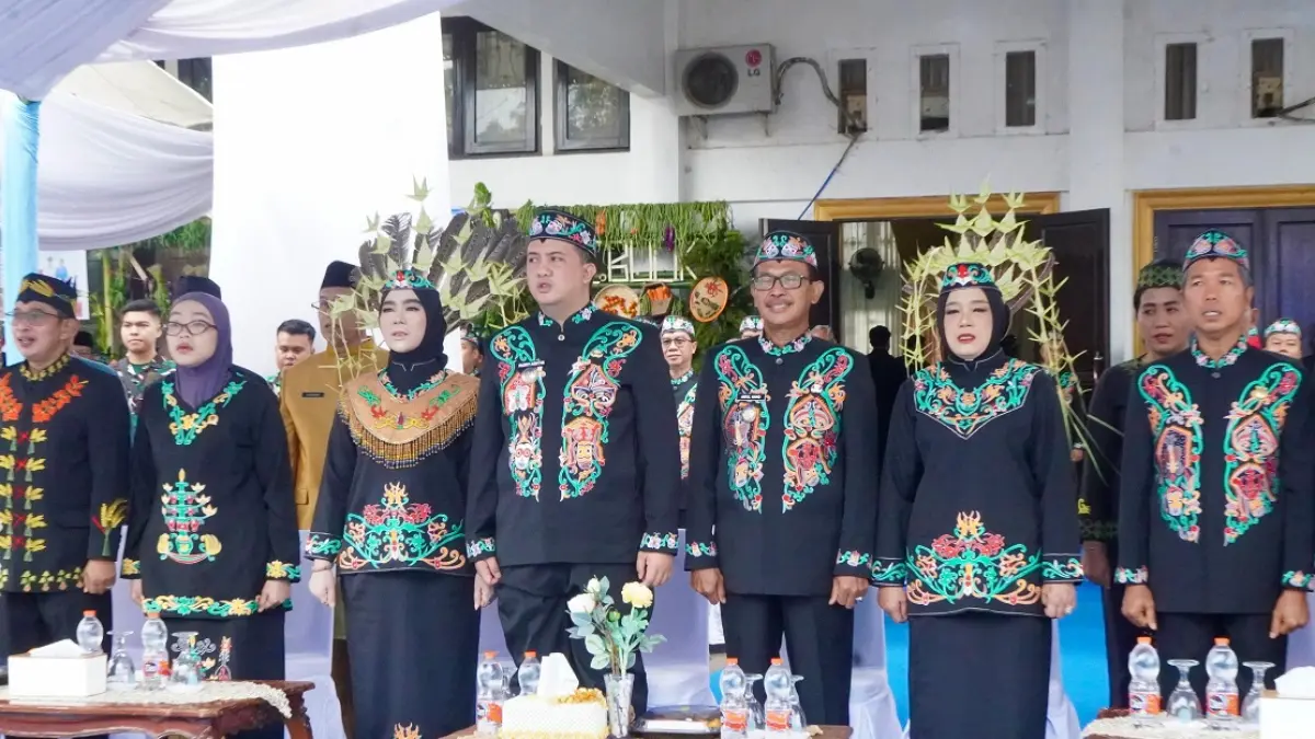 Peringatan Hari Jadi Ke-24 Kabupaten Lamandau yang dihadiri jajaran Forkopimda, DPRD, tokoh masyarakat, dan ribuan peserta upacara. (RIA/RADAR SAMPIT)

&nbsp;&nbsp;
