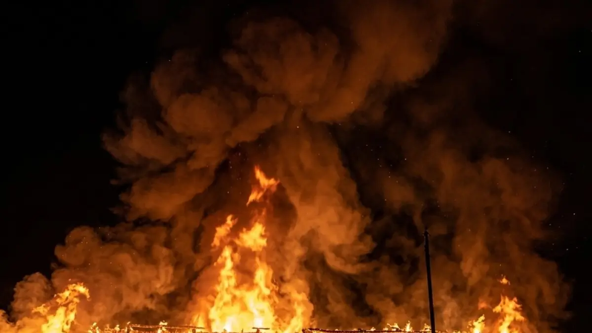 Satu unit rumah ludes terbakar di Jalan GM Arsyad, Gang Kopar 2, Kelurahan Baru, Kecamatan Arut Selatan, Kabupaten Kotawaringin Barat, Senin 3 Agustus 2026, pukul 03.30 WIB. (ist)&nbsp;