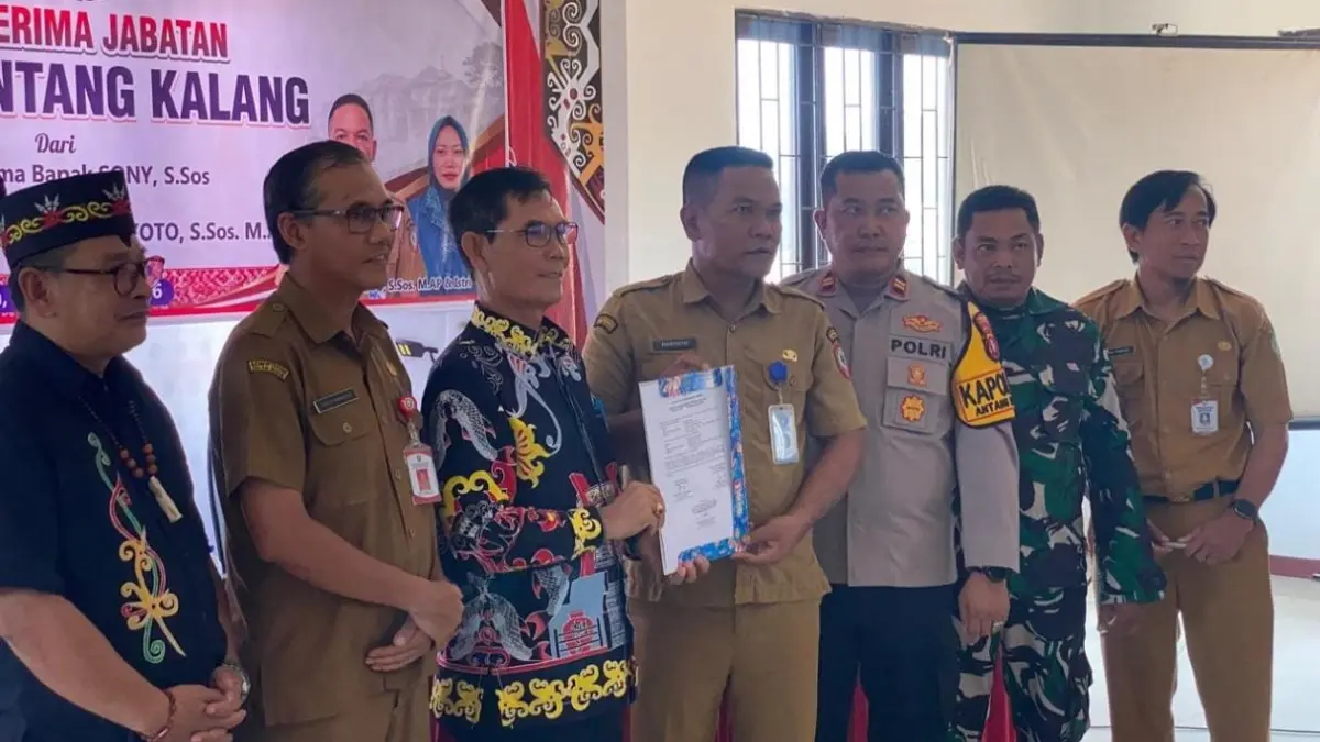 Sertijab Camat Antang Kalang di Kantor Kecamatan Antang Kalang, Senin (3/8).   (Istimewa)