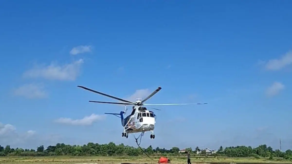 Helikopter water bombing bergerak dari Palangka Raya langsung menuju Desa Camba, Kecamatan Kota Besi, Kabupaten Kotawaringin Timur, Rabu (5/8/2026). (BPBD Kotim)&nbsp;