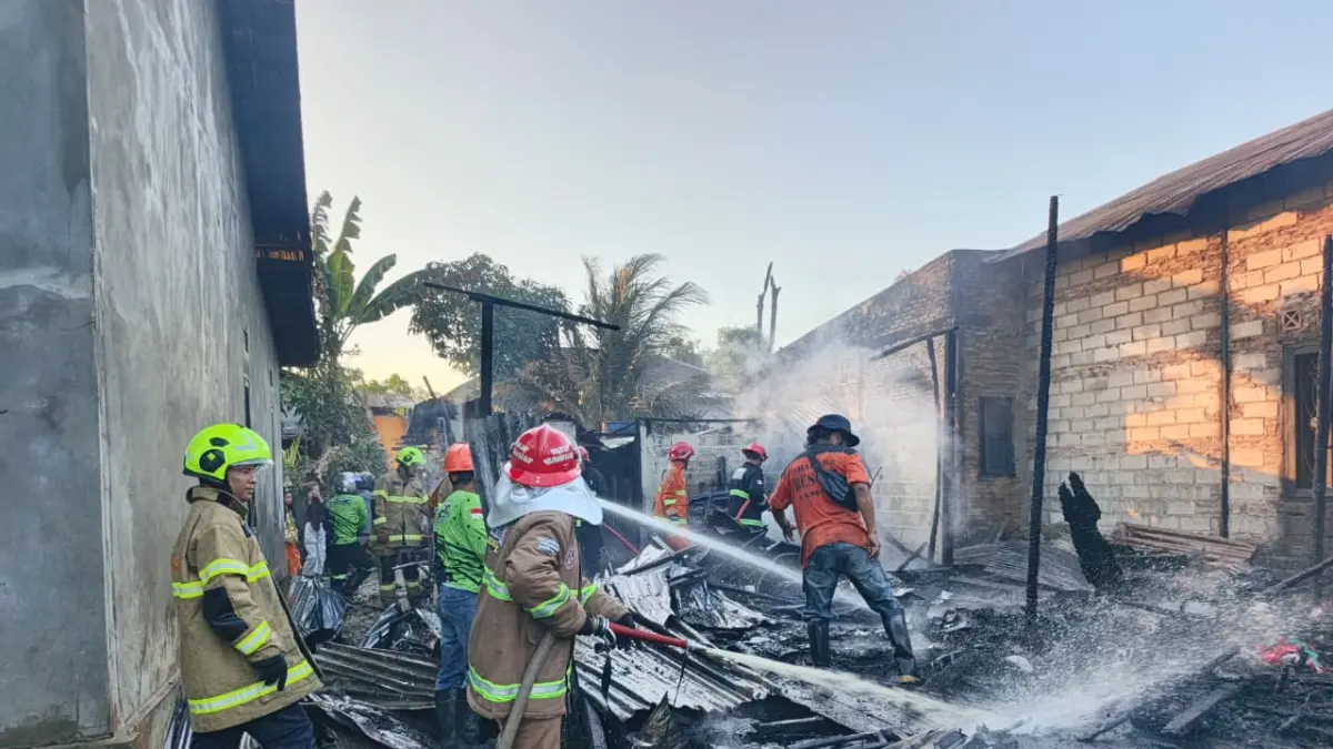 Puing kebakaran bangunan milik warga di Gang Mustika 2, Jalan DI Panjaitan Selatan, Selasa sore (4/8/2026). (Disdamkarmat Kotim)&nbsp;