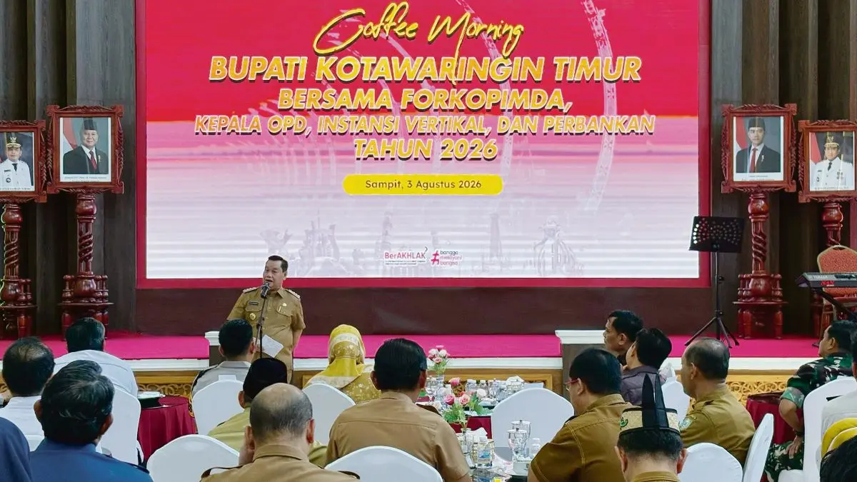COFFEE MORNING: Bupati Kotim Halikinnor memberi sambutan saat Coffee Morning bersama Forkopimda, Kepala OPD, Instansi Vertikal, Satker dan Perbankan di aula Rujab Bupati Kotim, baru-baru tadi. FOTO: YUNI/RADAR SAMPIT 