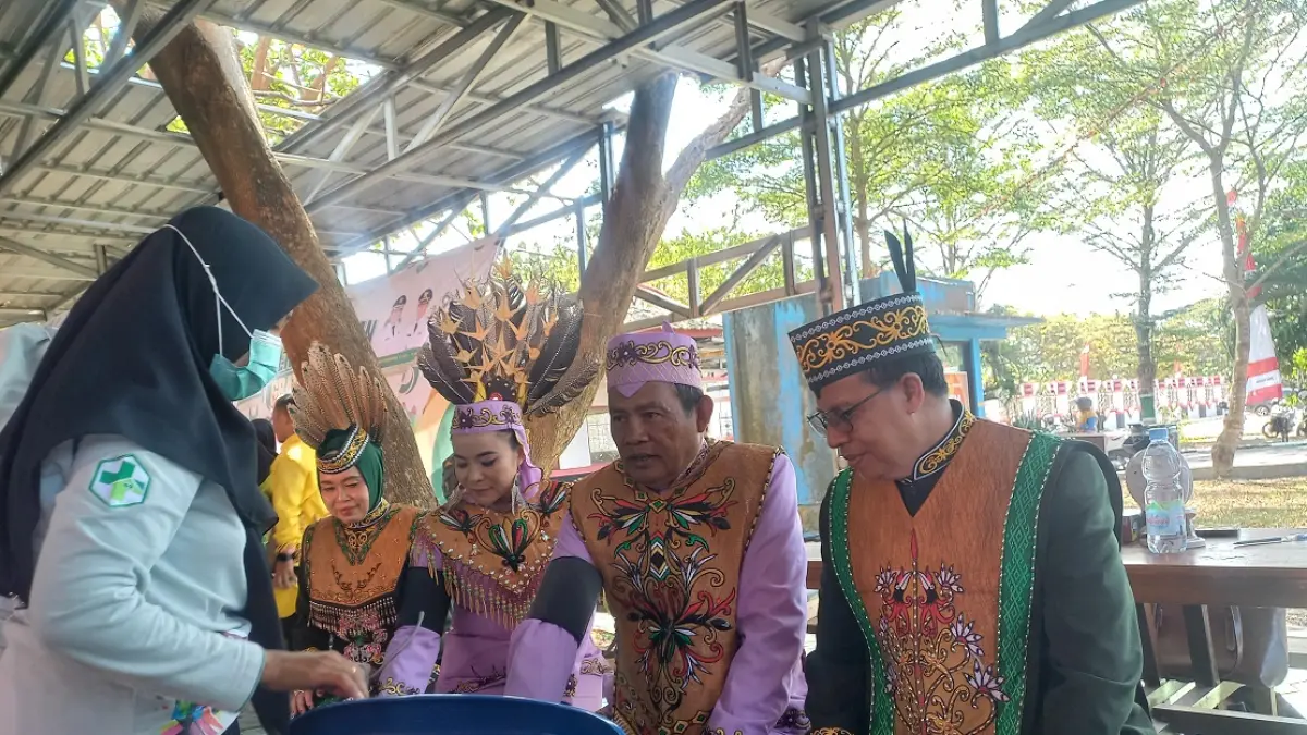 Dinas Kesehatan Seruyan membuka layanan cek kesehatan gratis (CKG) dalam rangkaian peringatan Hari Ulang Tahun (HUT) ke-24 Kabupaten Seruyan, Rabu (5/8). (RIFANI/RADAR SAMPIT) 