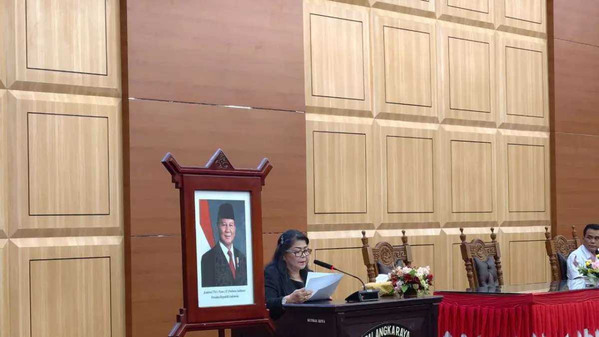 Nenie Adriati Lambung menyampaikan pidato mengantar pada kegiatan rapat paripurna beberapa waktu lalu.(dok/yusho)