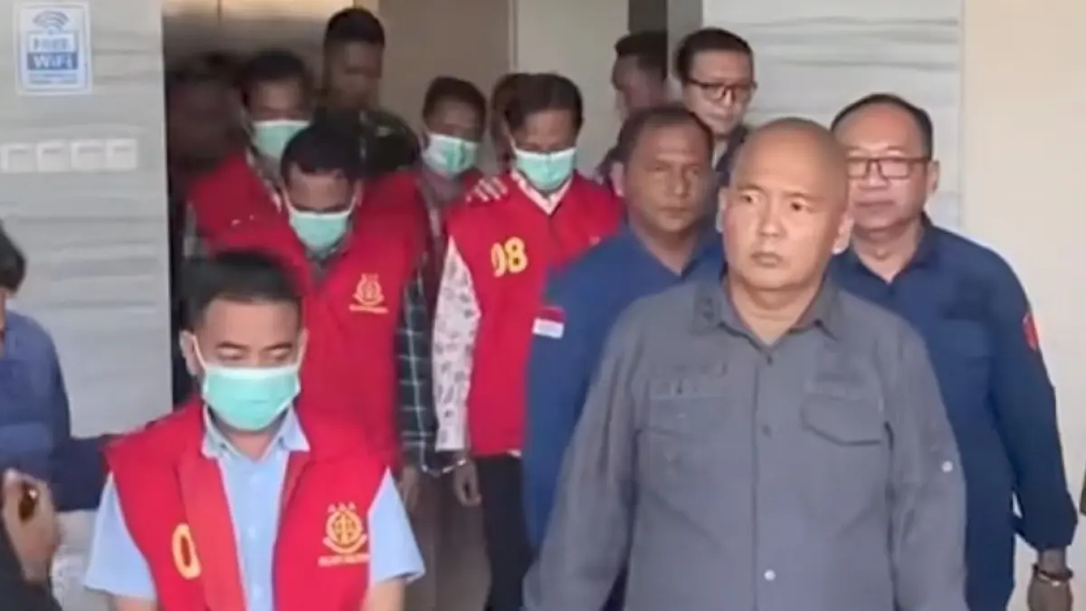 Lima komisioner KPU Kotim setelah ditetapkan tersangka oleh Kejati Kalteng, di Palangka Raya, pada Kamis (6/8).(ist)