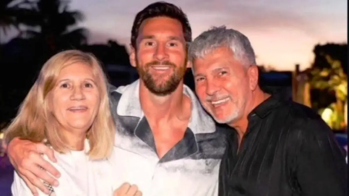 Leonel Messi saat bersama kedua orangtuanya.(net)