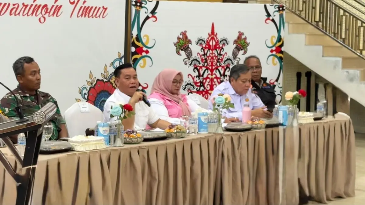 RAKOR: Bupati Kotim Halikinnor saat pimpin rapat koordinasi penetapan Status Tanggap Darurat Karhutla Kotim, belum lama tadi. FOTO: DOK. YUNI/RADAR SAMPIT 