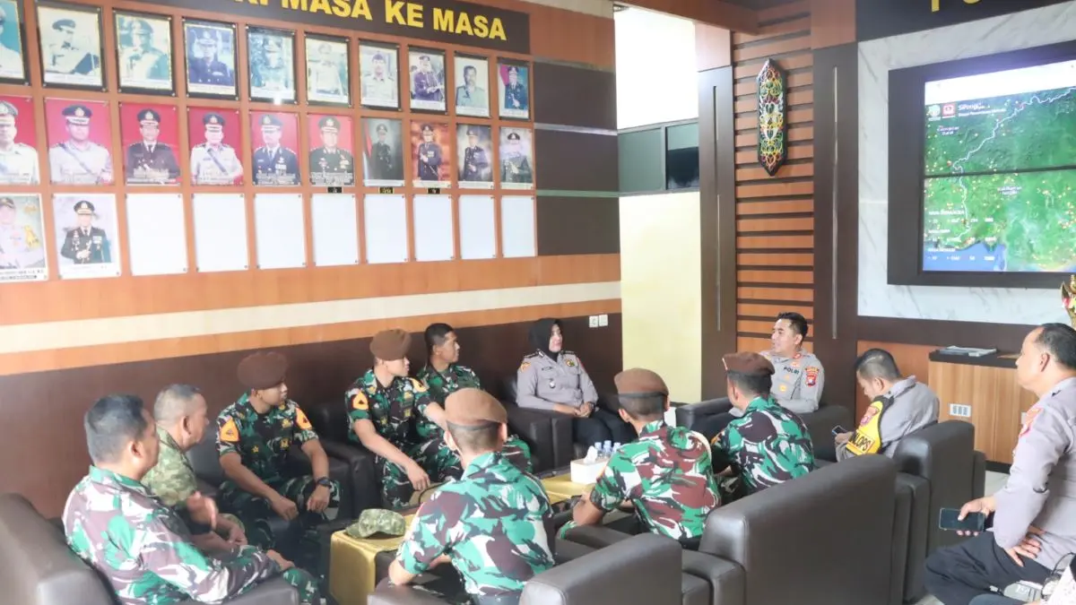 SINERGI: Kapolres Kotim AKBP Resky Maulana Zulkarnain menyambut kedatangan Taruna AAL di Mapolres Kotim, Jumat (7/8/2026). FOTO: POLRES KOTIM/RADAR SAMPIT