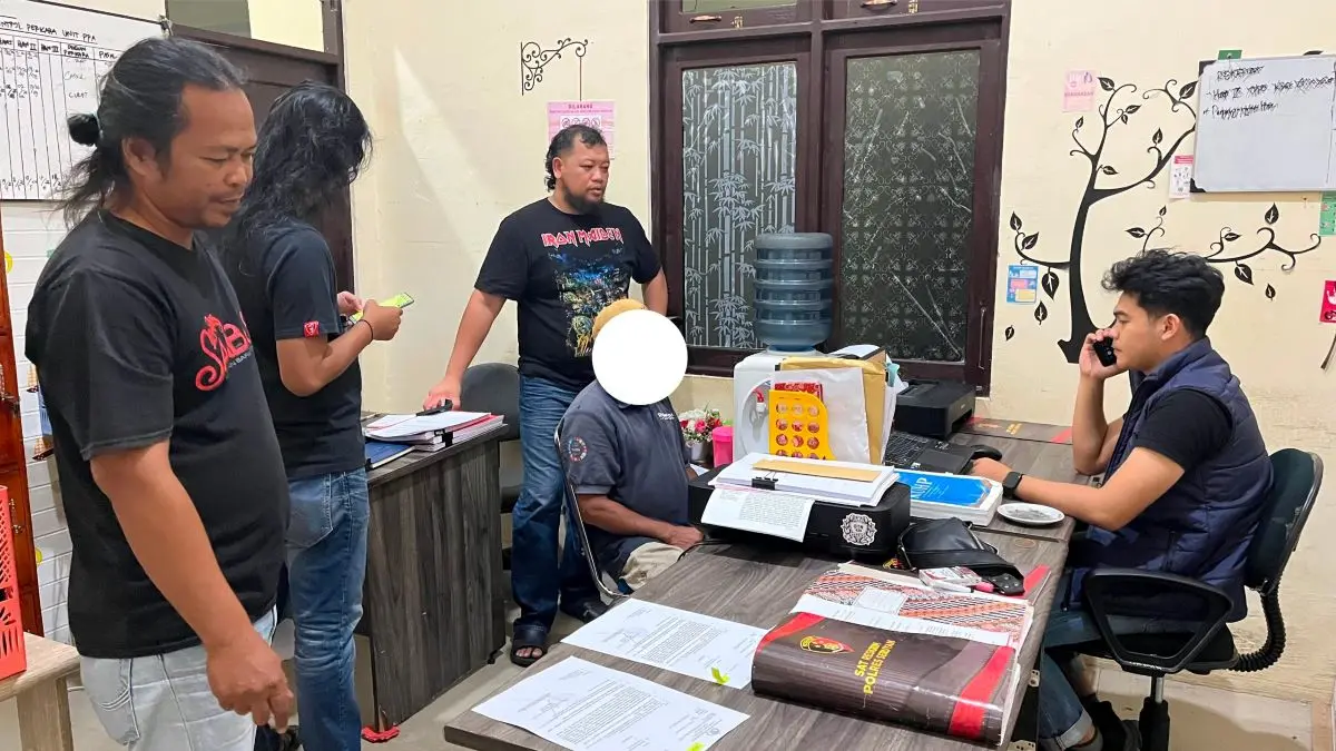 CABUL: Anggota Polres Seruyan mengamankan seorang pria yang diduga melakukan perbuatan cabul terhadap seorang anak perempuan di bawah umur di Kuala Pembuang. FOTO: RIFANI/RADAR SAMPIT 
