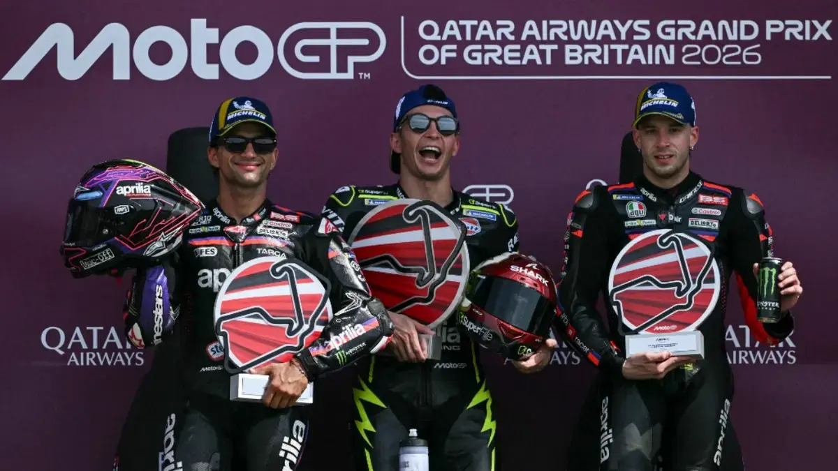 Para juara kelas utama MotoGP Inggris 2026, Raul Fernandez ( tengah), Jorge Martin ( kanan) dan Marco Bezzecchi (kiri).(net)