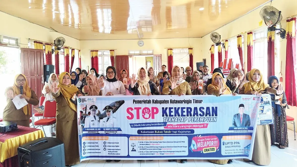 FOTO BERSAMA: Kegiatan penggerakan dan pemberdayaan masyarakat yang digelar DP3AP2KB Kotim, Selasa (11/8/2026). FOTO: DP3AP2KB KOTIM/RADAR SAMPIT 