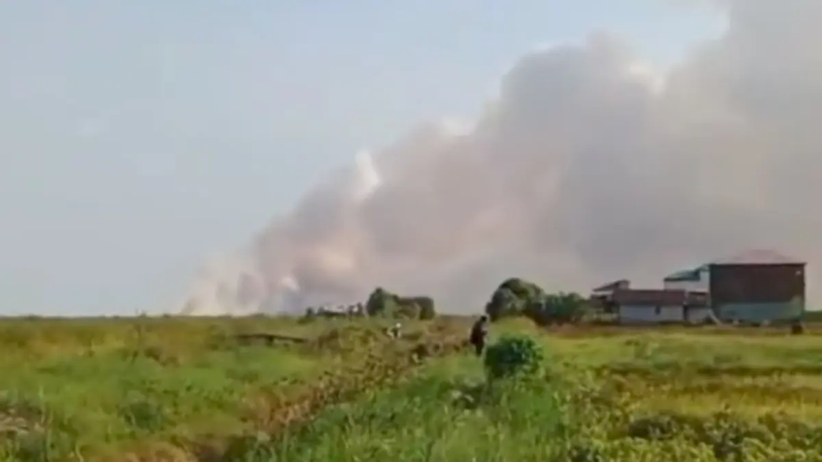 Kebakaran lahan di Desa Lampuyang, Kecamatan Teluk Sampit, baru-baru ini. (Bahtiar untuk Radar Sampit)&nbsp;