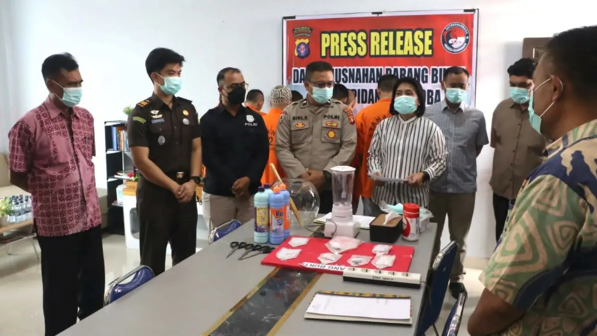 PEMUSNAHAN : Satresnarkoba Polresta Palangka Raya memusnahkan barang bukti narkotika yang telah mempunyai kekuatan hukum tetap (Inkrah) berdasarkan putusan pengadilan. FOTO: IST/RADAR SAMPIT